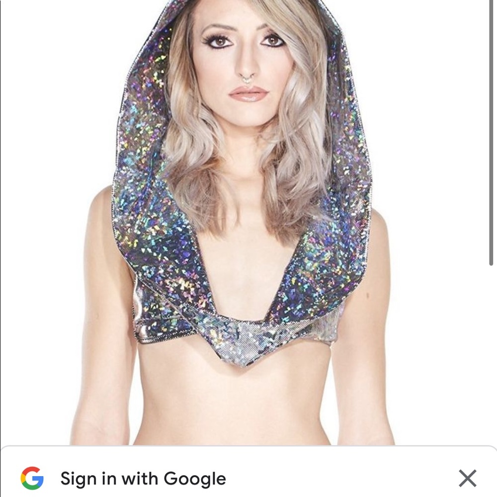 Iheartraves hood